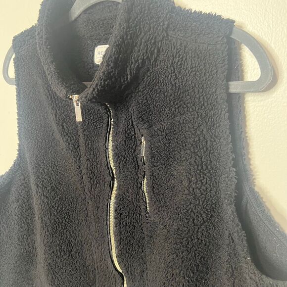 For the Republic Black Sherpa Fleece Vest Gold Zippers Sz 1x - Picture 2 of 8
